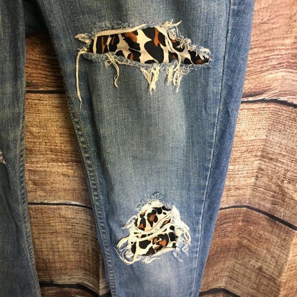 🐆Upcycled Cheetah Skinny Jeans - Picture 4 of 14